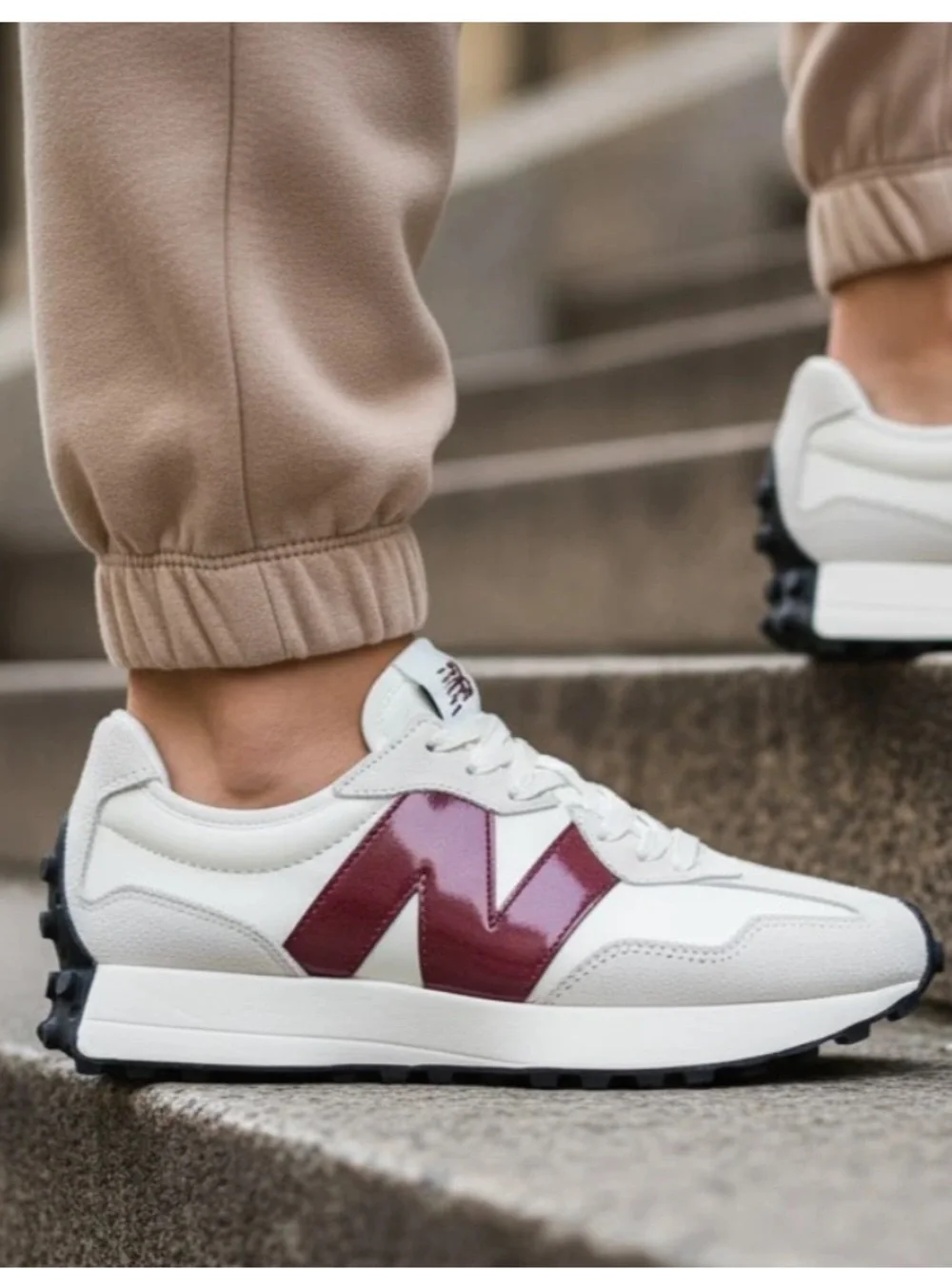 New Balance 327 Sneakers
